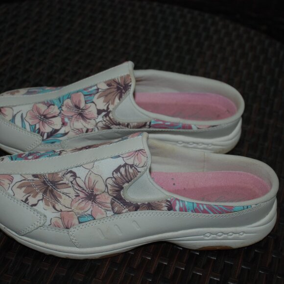 NWOT Easy Spirit Spring Print Clogs/Mules - Picture 3 of 5